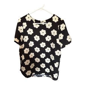 Flower Print Short Sleeve Blouse with cream colored flower print. Size Large